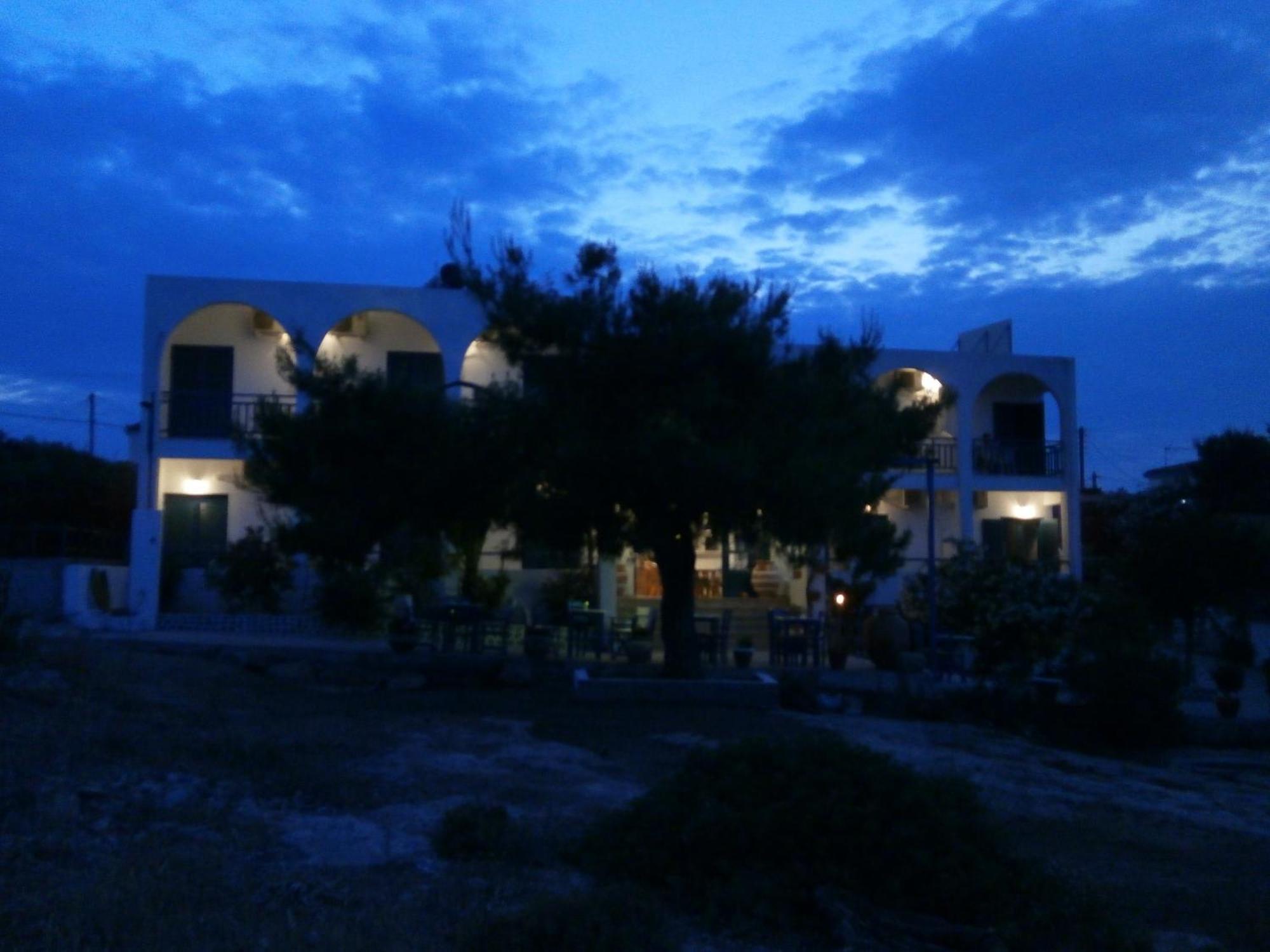 Hotel Flisvos Megalochori  Extérieur photo
